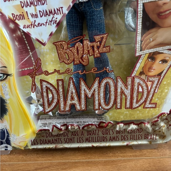 NWT Bratz Forever Diamondz Cloe - Picture 2 of 10